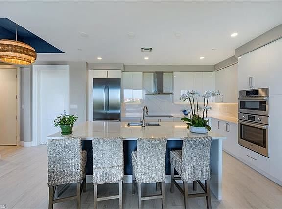 4th image of 1115 Central Ave #555