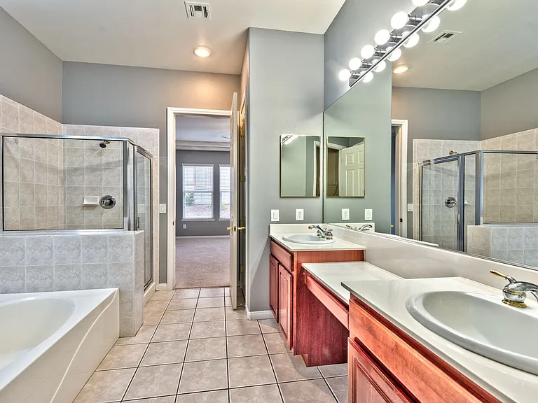 220 Lorryn Ln #2 — Photo 9