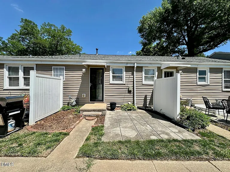 2333 Bernard St — Photo 18