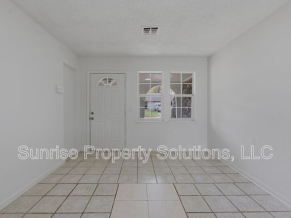 3rd image of 9301 NE Sherwell Dr