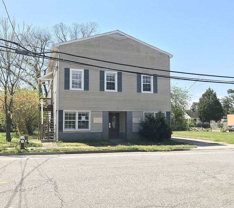 1st image of 700 E Pembroke Ave APT 2A