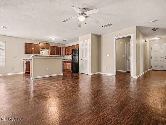 3rd image of 5759 VILLAGE POND Circle