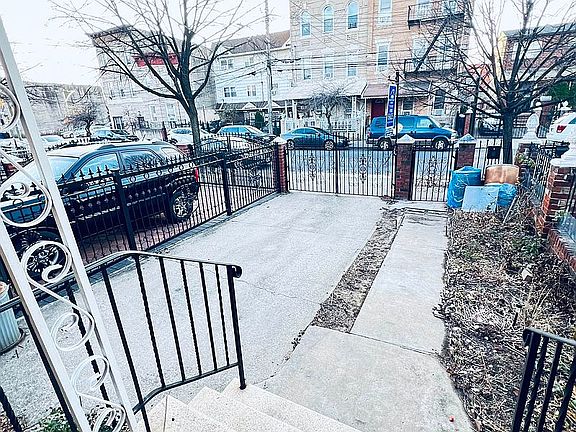 3rd image of 267 Berriman St