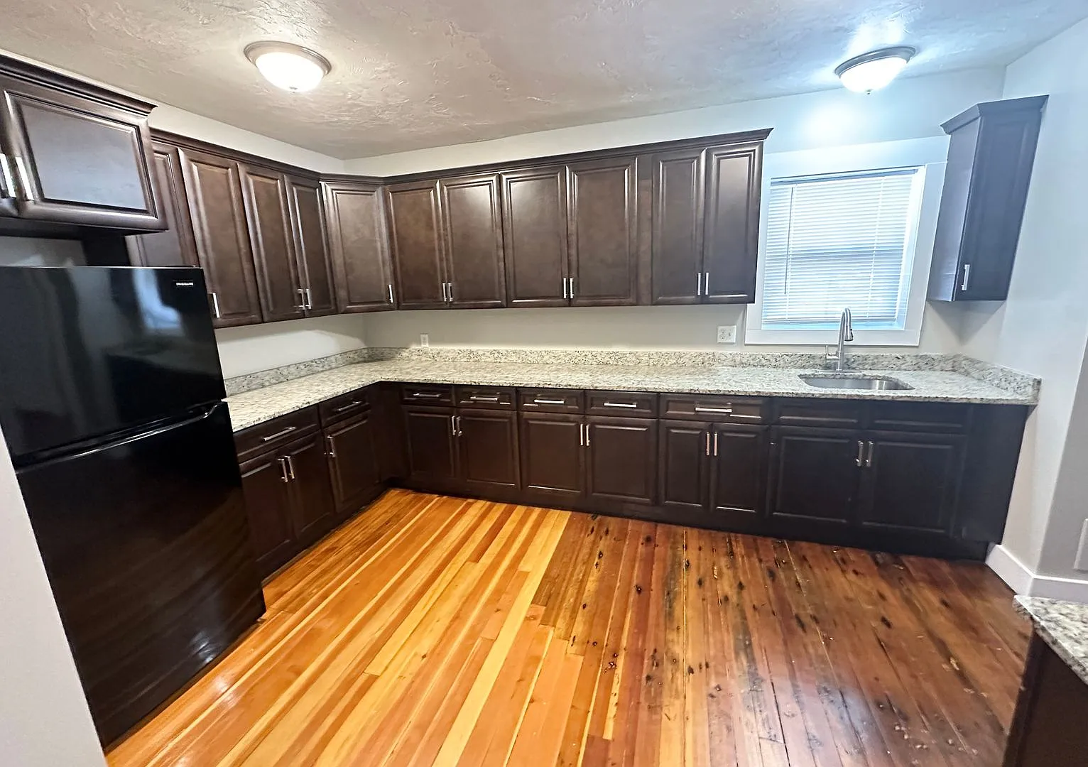 2 Bedrooms | 1 Bathroom | Assigned Parking — Photo 2