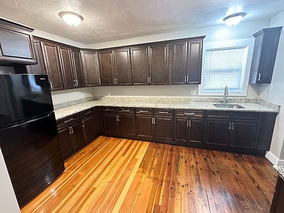 2nd image of 190 Washington St APT 3L