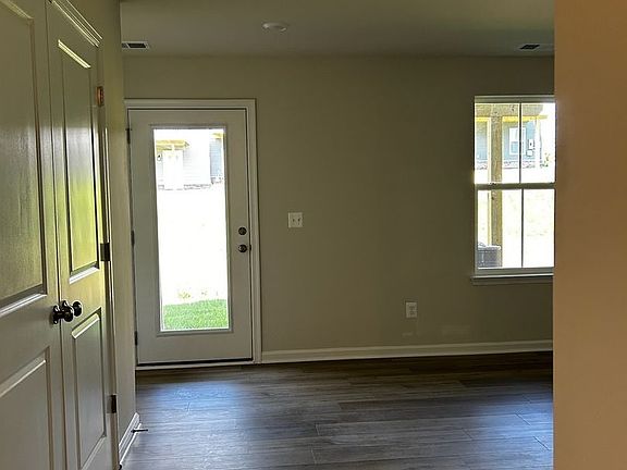 5th image of 8772 Whitman Dr