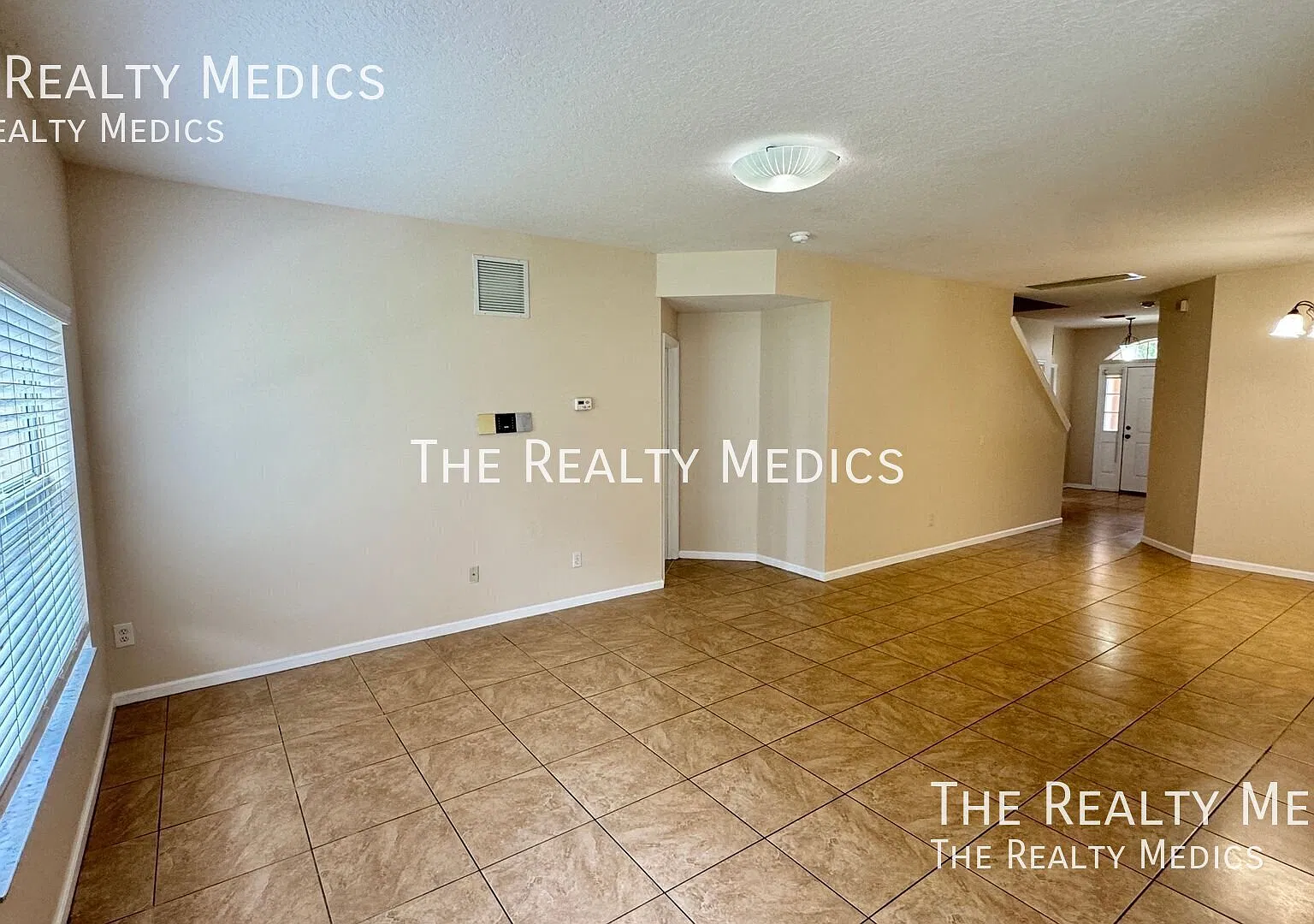 Wonderful Home Near Waterford Lakes Town Center! — Photo 4