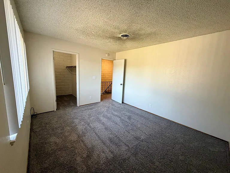 3260-3276 3306 Alexander Dr — Photo 7