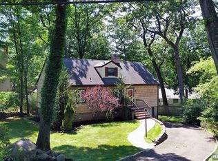 488 Ridgeland Ter, Leonia, NJ 07605