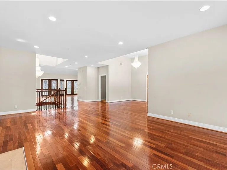 540 W 25th St — Photo 5