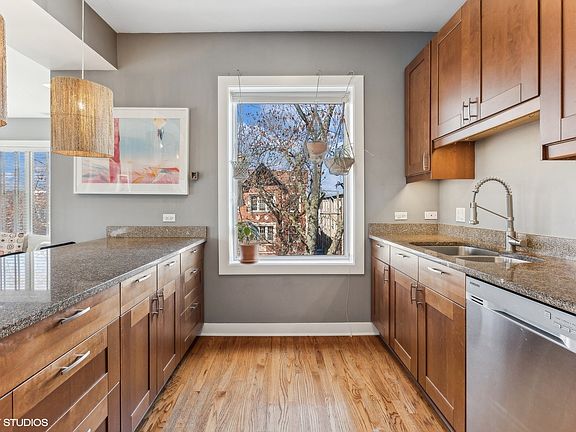 5th image of 2539 N Sawyer Ave APT 3A