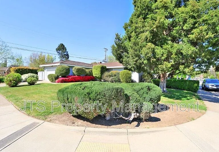 1200 Gary Way — Photo 3