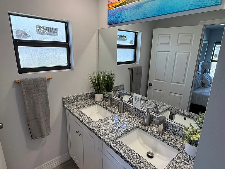 313 SW 47th Ter — Photo 13