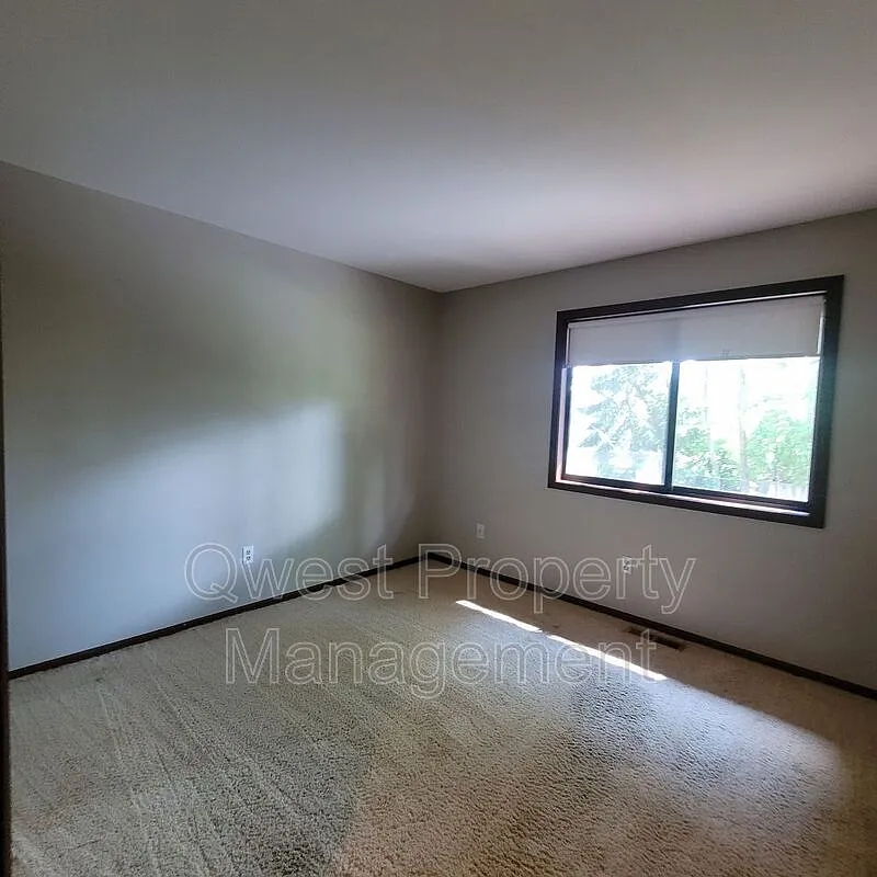 4 bed, 2.0 bath, 1500 sqft, $1,995 — Photo 4