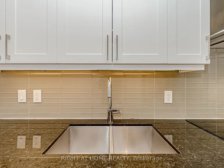 9608 Yonge St #1603 — Photo 15