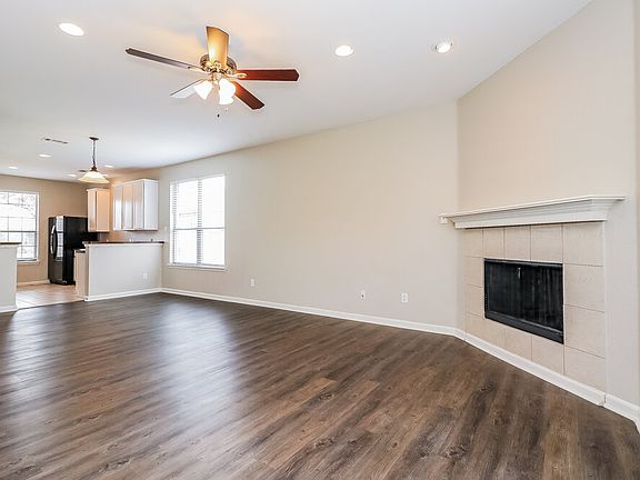 4th image of 408 Lead Creek Dr