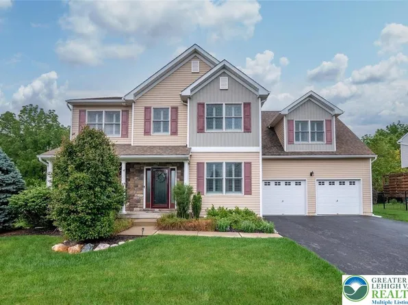 2186 Eagles Landing Dr, Nazareth, PA 18064