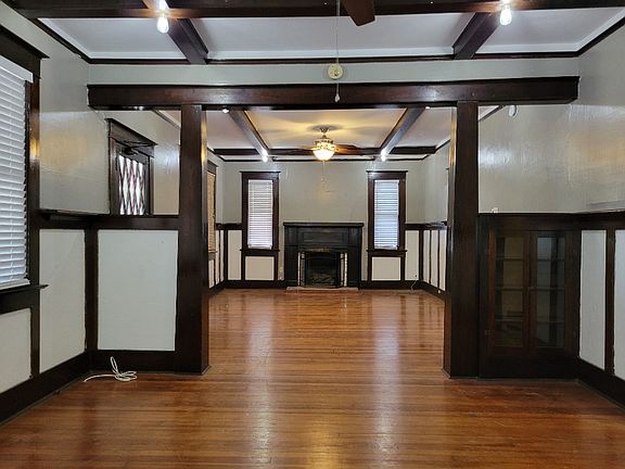 3rd image of 862 1st St N APT 3