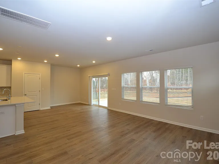 182 Guardian Gate Dr — Photo 4