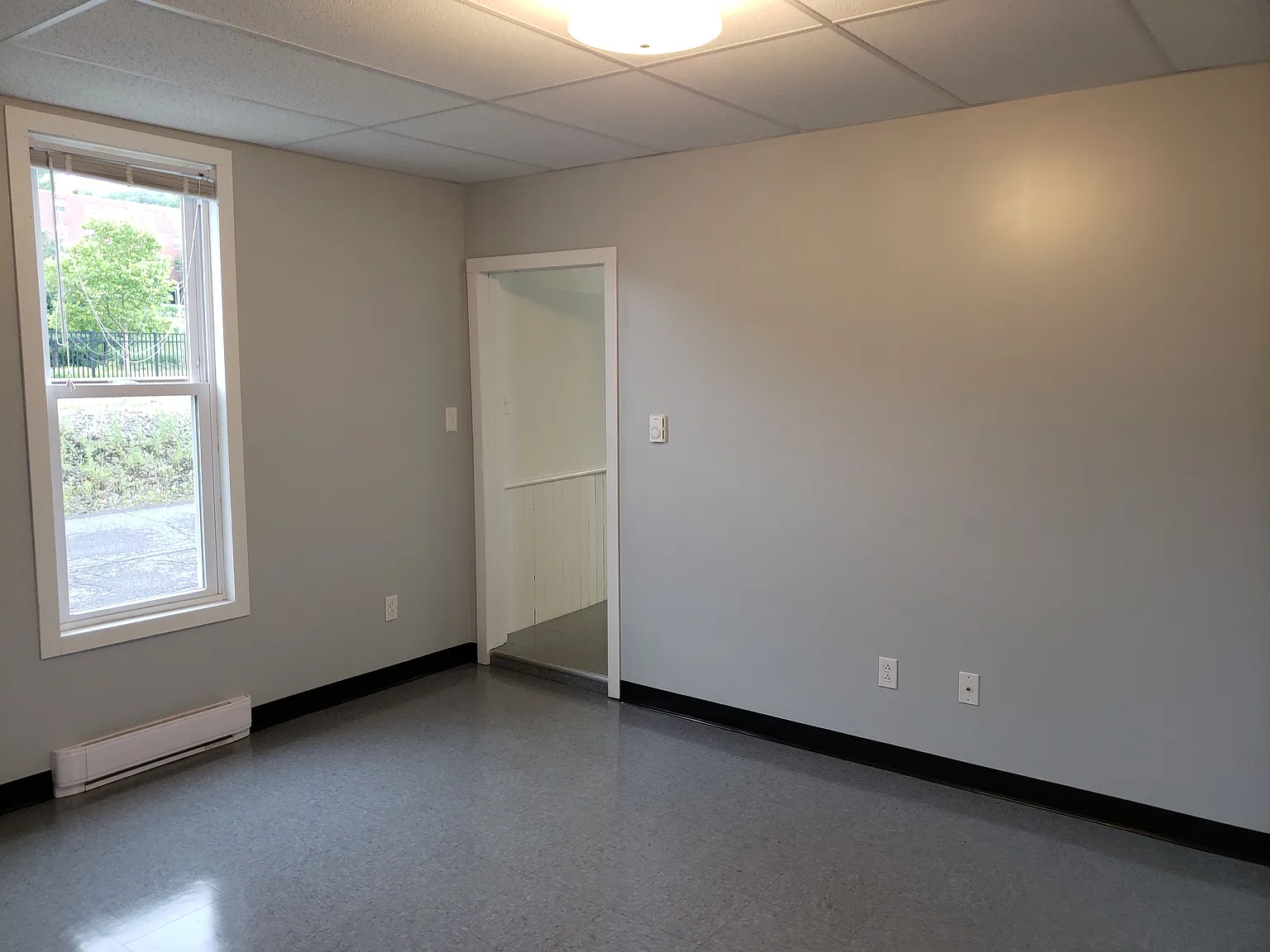 4 bed, 1.0 bath, $1,100 — Photo 1