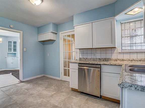 5th image of 2105 E Illinois Ave