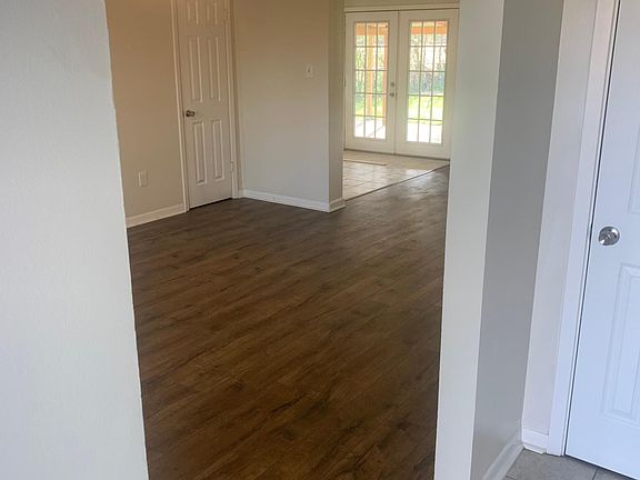 3rd image of 403 Stratmore Dr