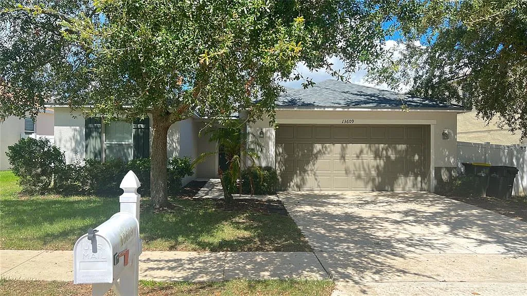 3 bed, 2.0 bath, 1899 sqft, $2,500 — Photo 3