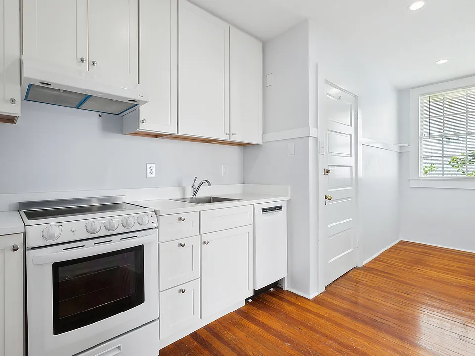6037 Freret St #M