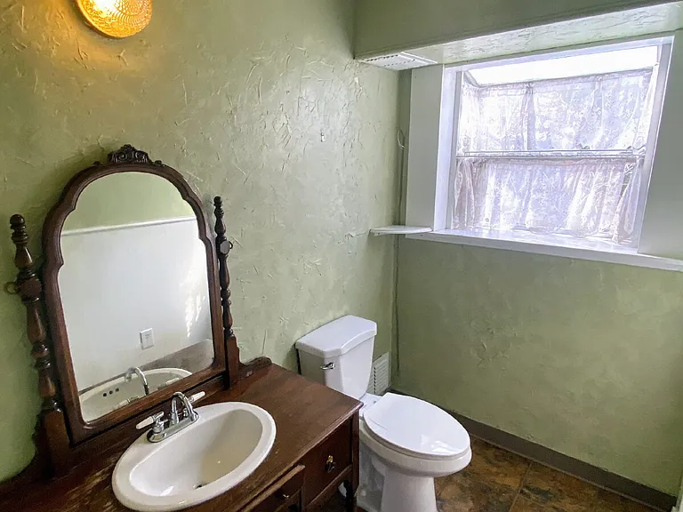 2555 Patrice Dr — Photo 8