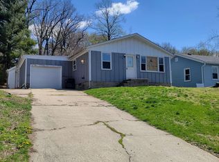 714 Monge Ave, Pekin, IL 61554
