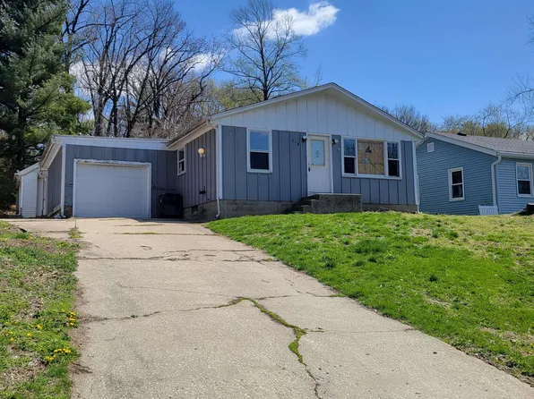 714 Monge Ave, Pekin, IL 61554