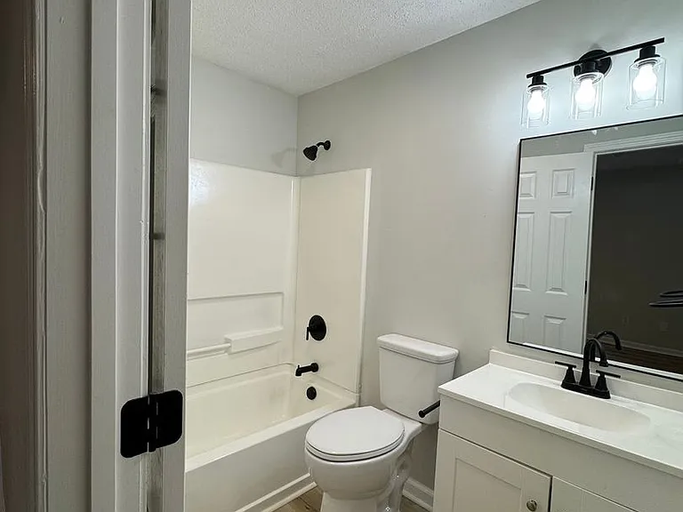 2109 Albany St — Photo 25