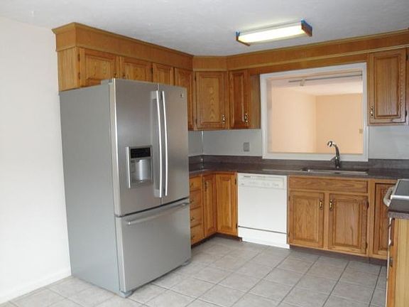 3rd image of 36 Court Way #36
