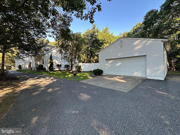 2nd image of 21 Sunset Rd