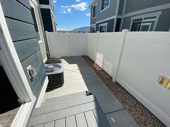 4th image of 213 N Pier Ct
