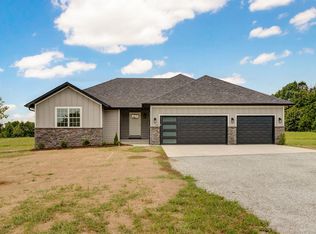 145 S Blazing Star Lane, Nixa, MO 65714