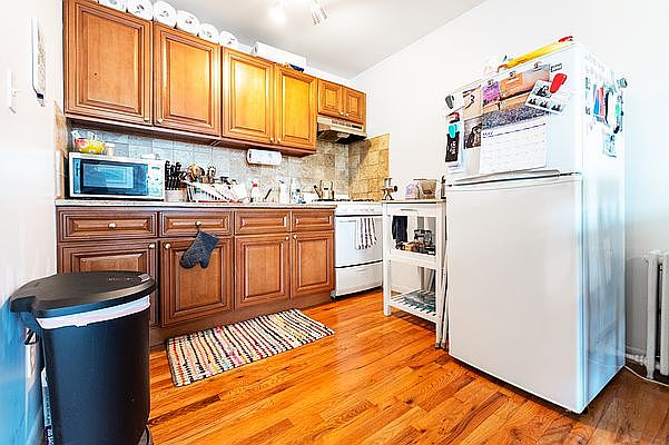 1st image of 122 Dikeman St APT 3R