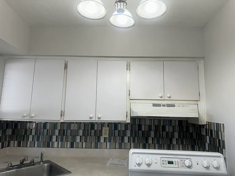 6109 SW 30th St #3 — Photo 11