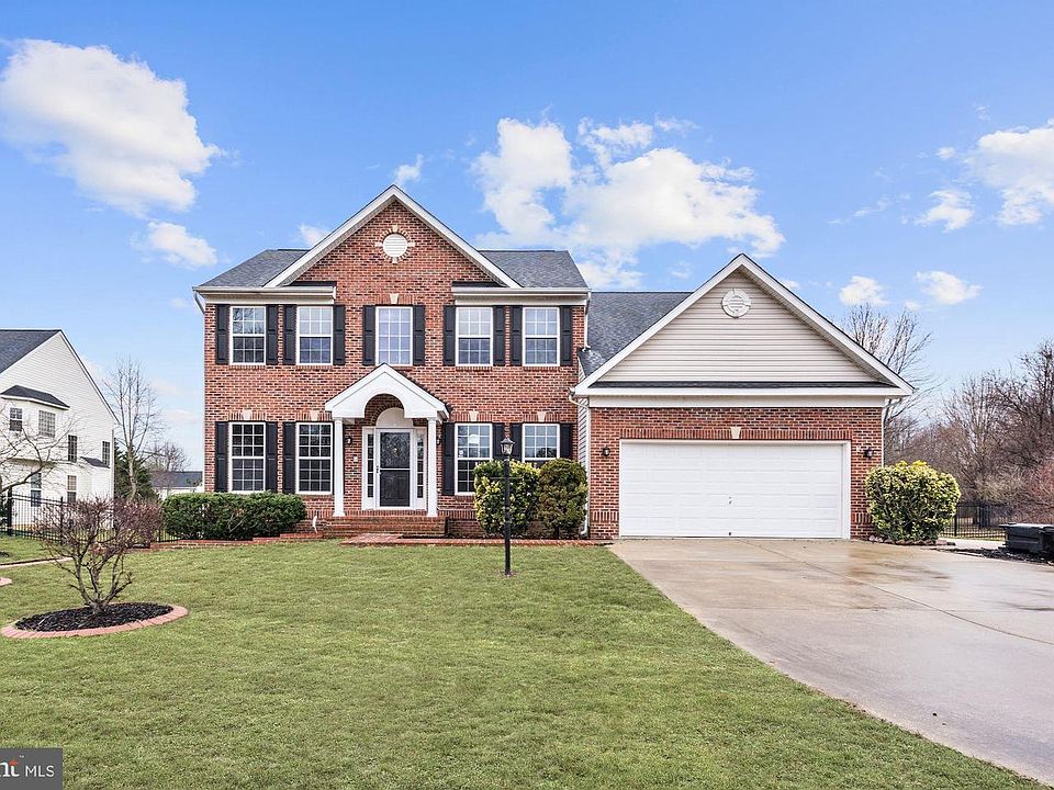 1st image of 907 Manor House Dr