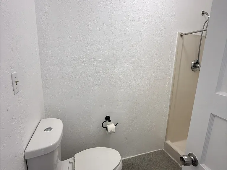 1109 SE Division St #1 — Photo 10
