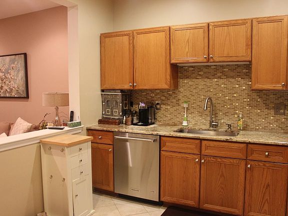Kitchen (Granite Countertop & Stainless Steel appliances)