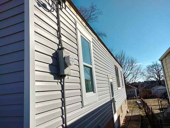 3rd image of 150 W Etta Ave