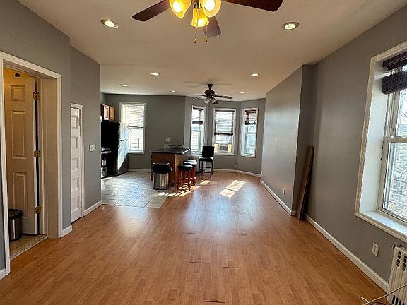3rd image of 8723 Ridge Blvd Floor 2