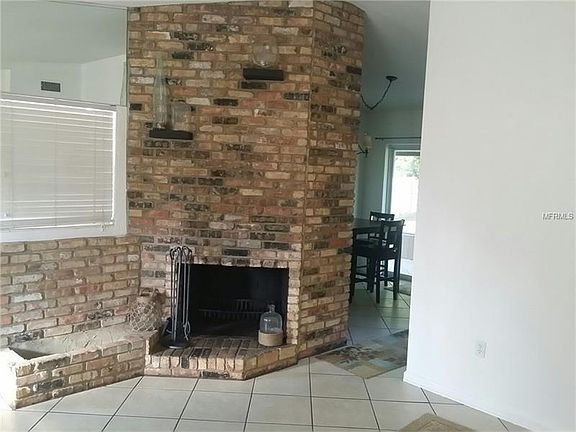 3rd image of 1167 Park Dr