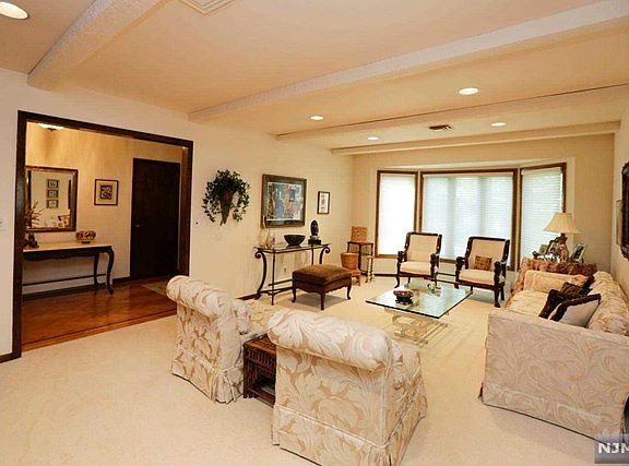 5th image of 4 Emery Ln