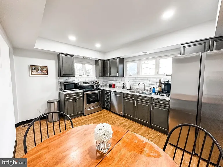 66 Saylor St — Photo 2
