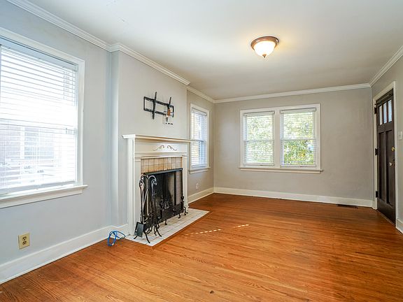 4th image of 622 Ervay Ave