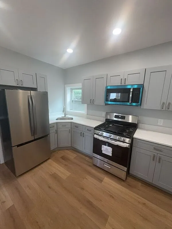 1 bed, 1.0 bath, $1,800 — Photo 1