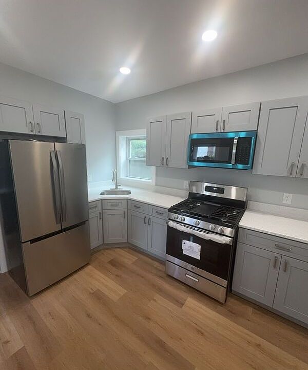 1st image of 934 W Walnut St APT 1