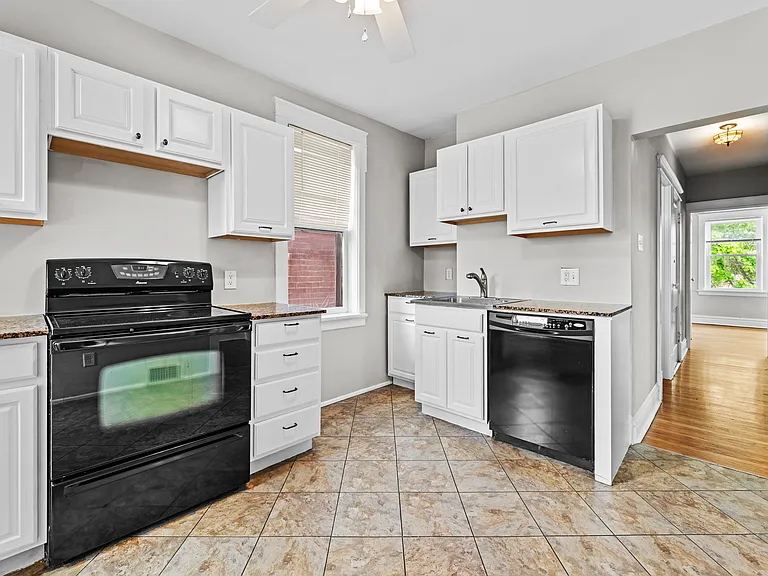 1050 Forest Ave #2 — Photo 6